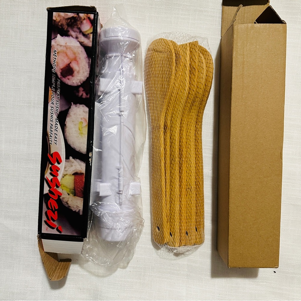 NEW Professional Sushi Mold Maker Roller & 6-Piece Wooden Spoon Utensil set